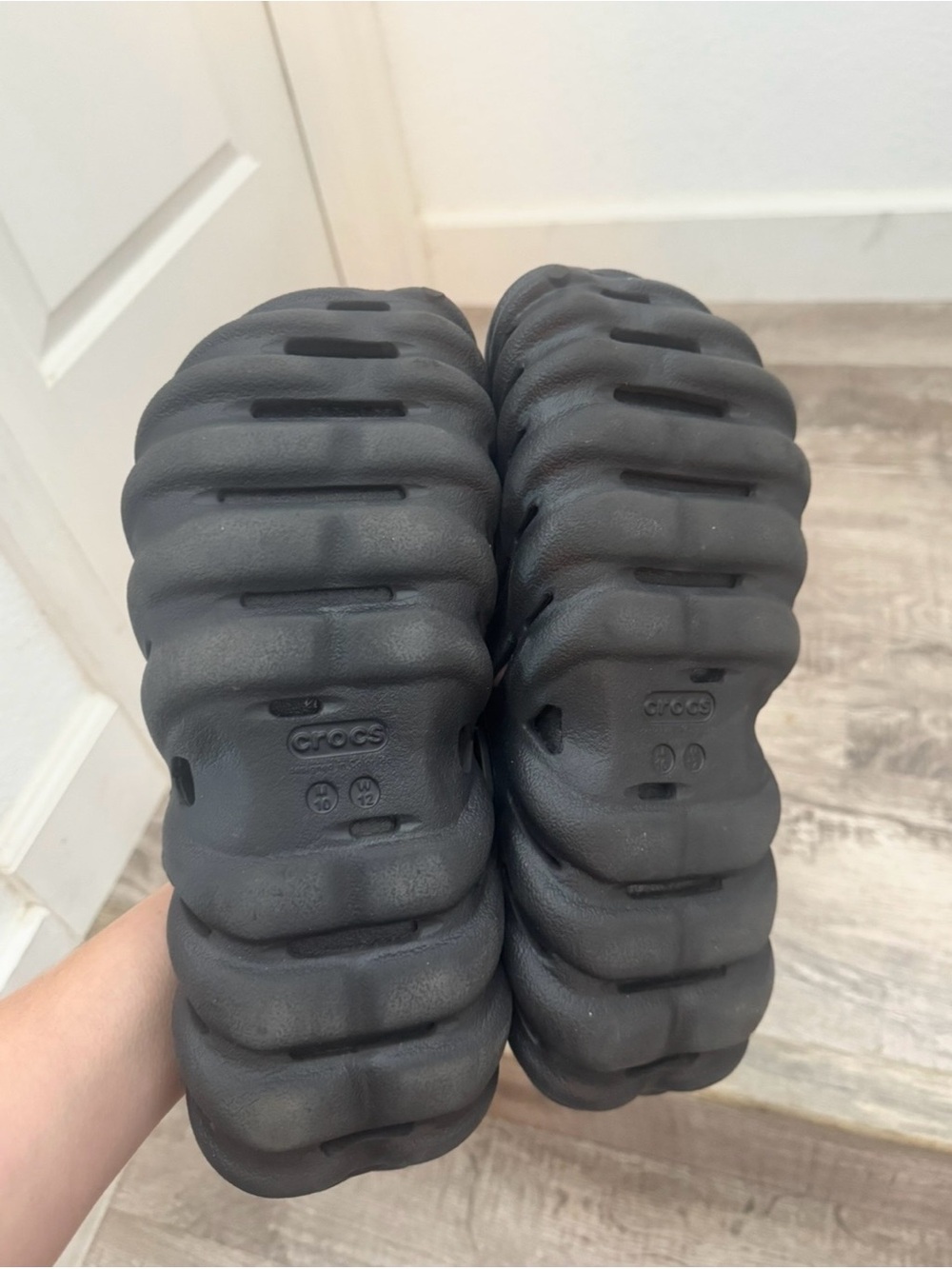 Black Crocs - Picture 5 of 9